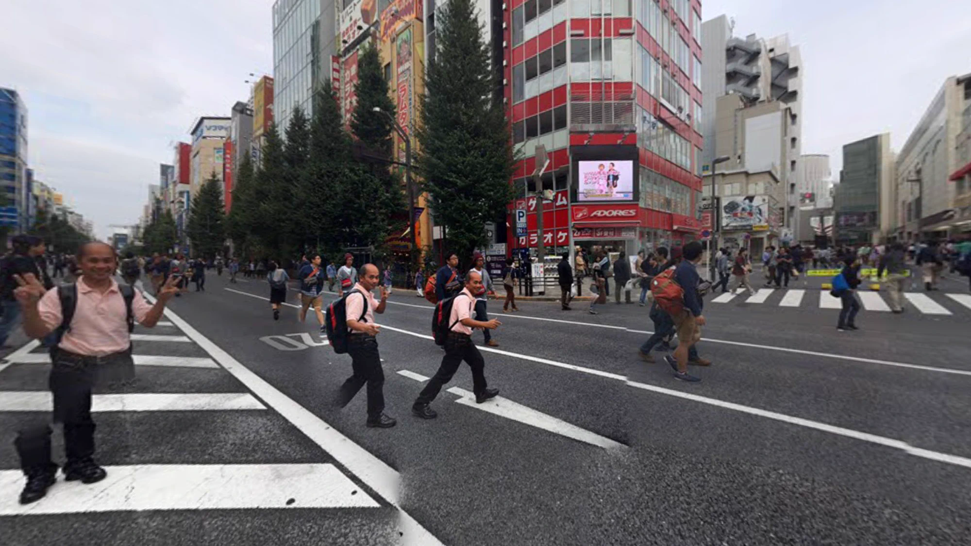 邪魔すぎるｗグーグルストリートビューで秋葉原を見ると360度おじさんに囲まれるｗ