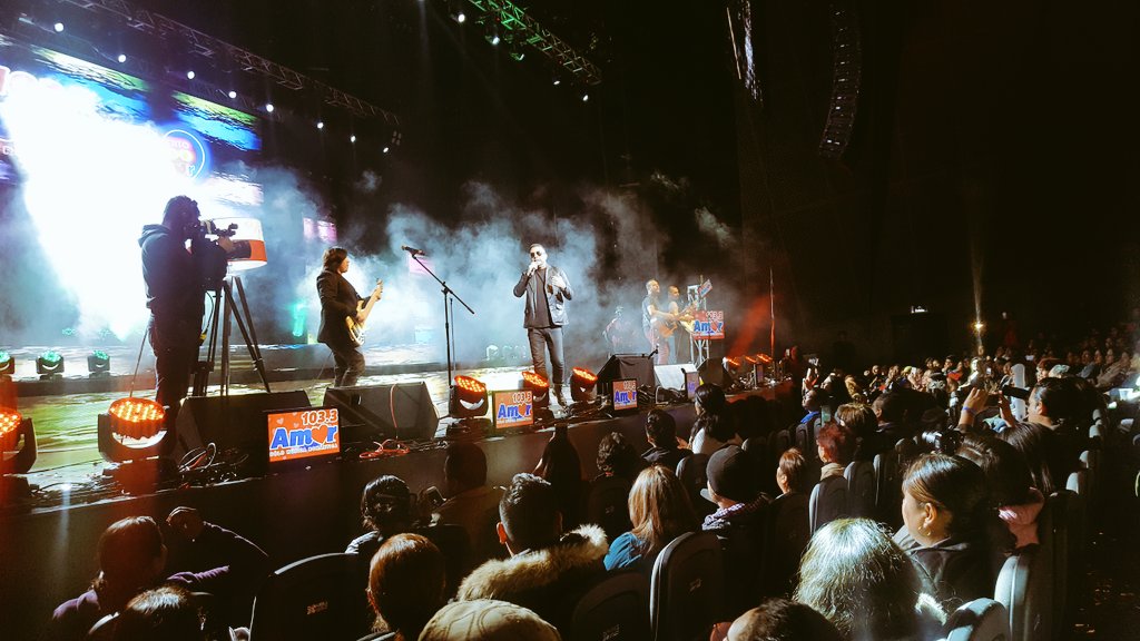 amor1033's tweet photo. Cerramos la noche con broche de oro en #ConTodoAmor a lado de @elefanteoficial 😍🎙🎤 https://t.co/c3XleqrIro