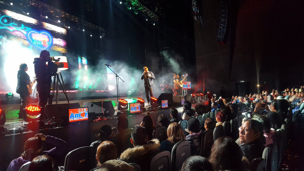 amor1033's tweet photo. Cerramos la noche con broche de oro en #ConTodoAmor a lado de @elefanteoficial 😍🎙🎤 https://t.co/c3XleqrIro