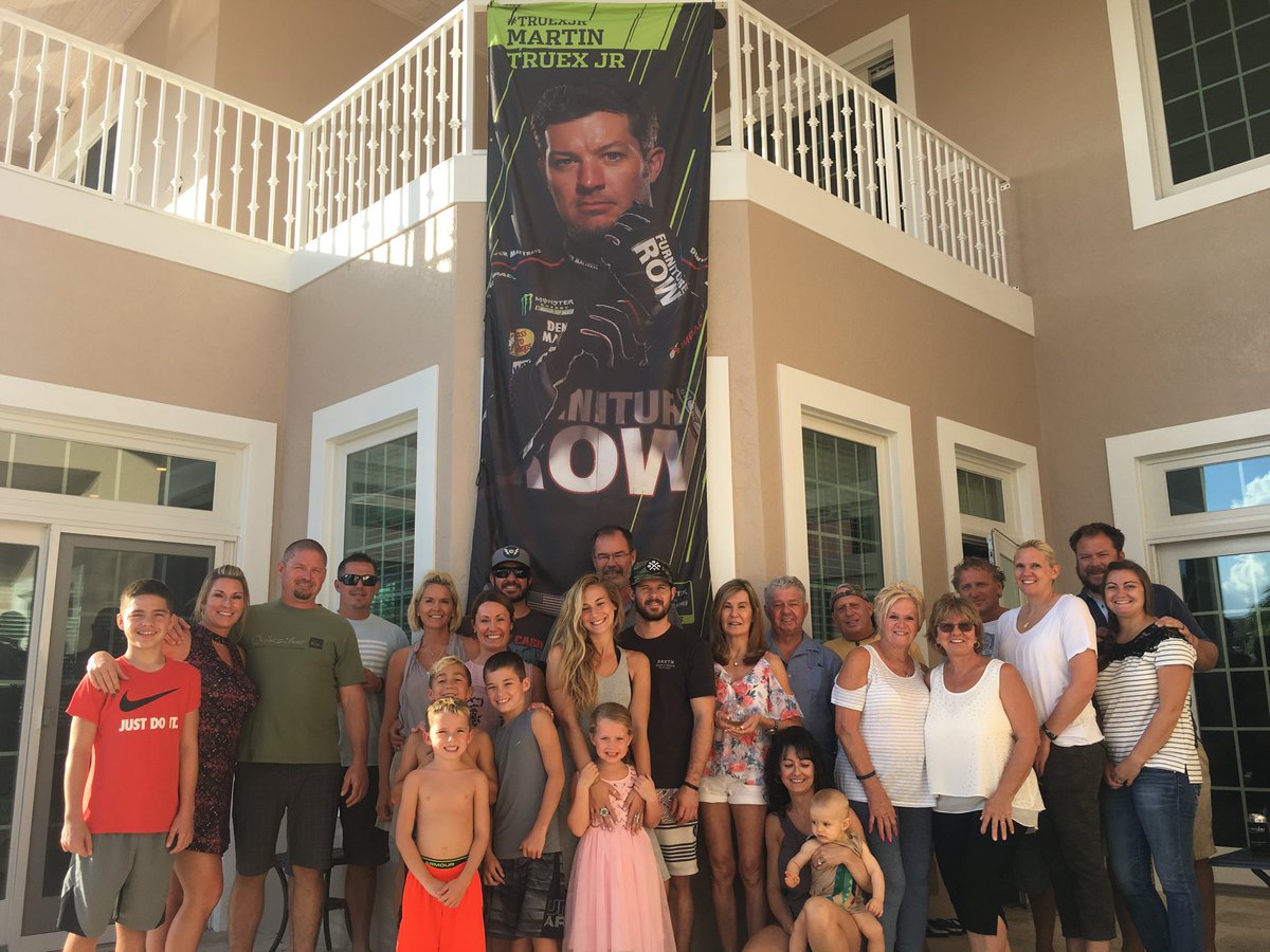 MartinTruex_Jr's tweet image. This is what it's all about!   Happy Thanksgiving from my family to yours!   #Thankful