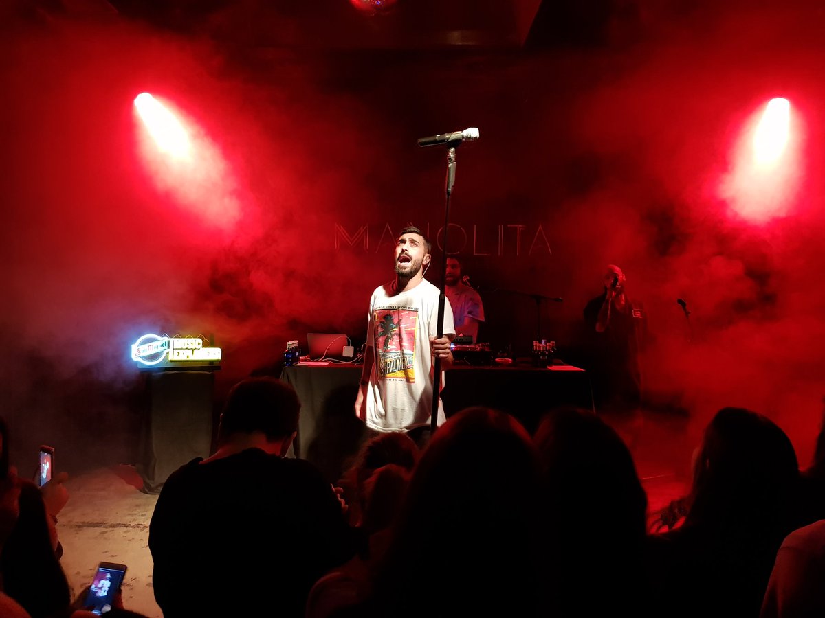 _Guilleiga16's tweet photo. Increíble lo vivido hoy en #Lleida Gracias de corazón @soyRayden @RaydenConcierto por hacer que cada palabra que salga de ti me llegue al corazón! Y Muchísimas gracias por salir a bailar conmigo Ubuntu al escenario! Dile al fotógrafo que quiero esas fotos! Eres mágico. ❤ https://t.co/OBuMzW9Xd7