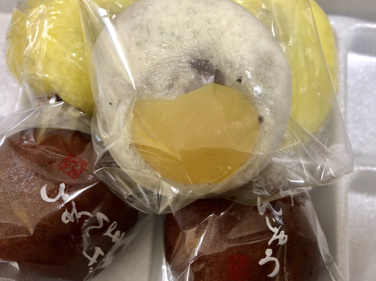 朝のおやつは🎶🎶🎶
バラエティ豊かです。
長野県のお土産の栗饅頭 柳津の粟饅頭 安達の道の駅でお買い上げ。更に最近人気のカリント饅頭。
さて
どこから攻めようか？