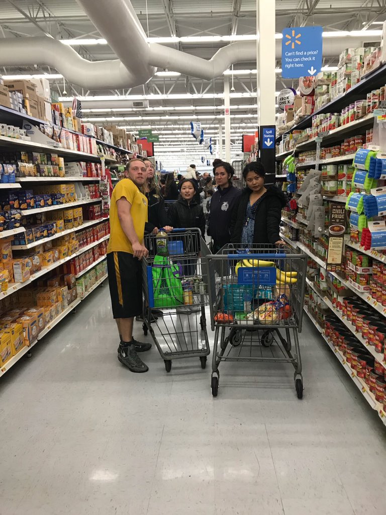 mab_okefenokee's tweet photo. Yikes when you decide to grocery shopping on Black Friday eve!!! https://t.co/Yfa1C8ow5P