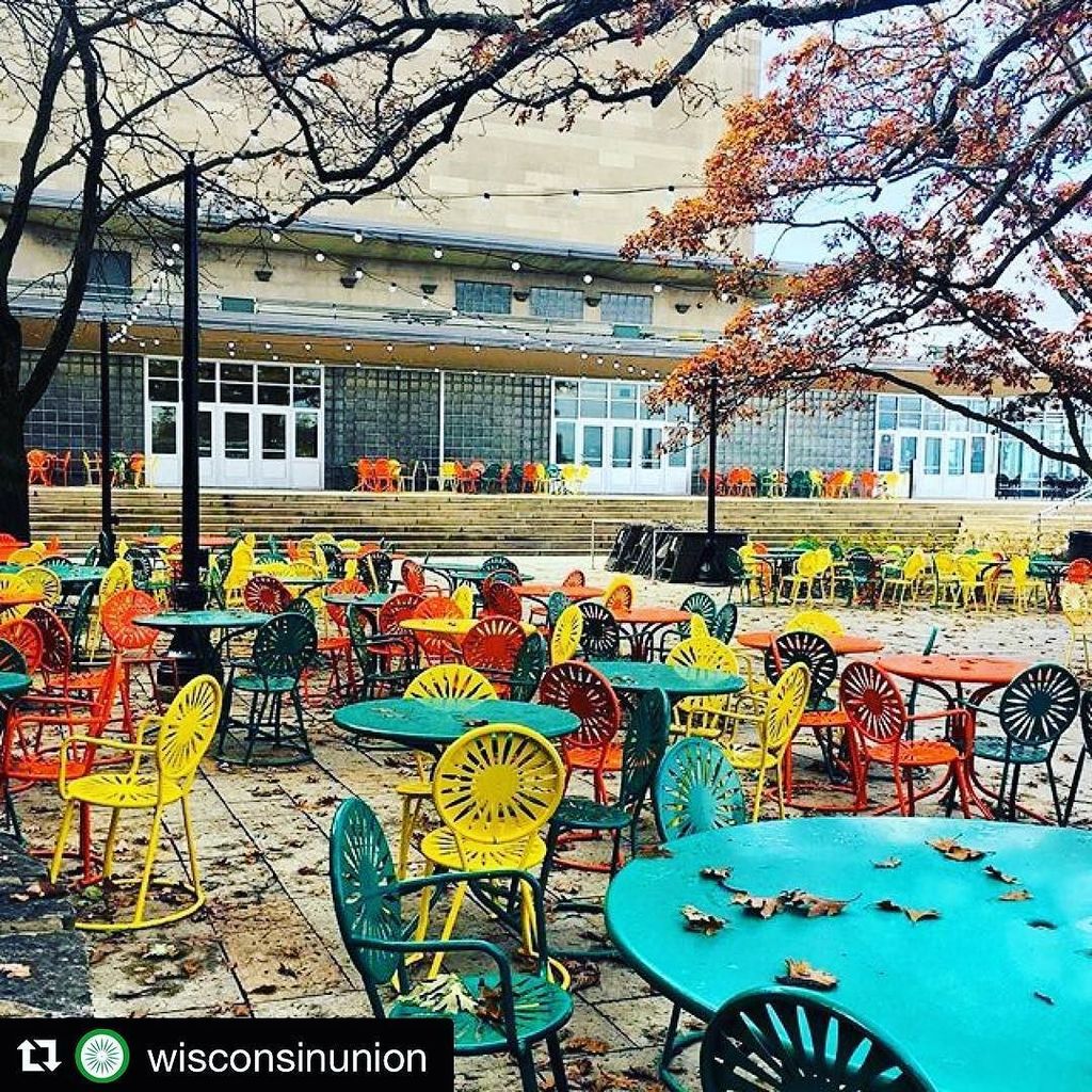 chicagobadgers's tweet photo. Thankful for this magical place and all of #WisAlumni in the world. Happy Thanksgiving #ChiBadgers! 🦃❤️🍂👐 #ThanksUW #UWMadison #WisconsinUnion https://t.co/4v9tMUG9PQ https://t.co/BmRwF7RJkv