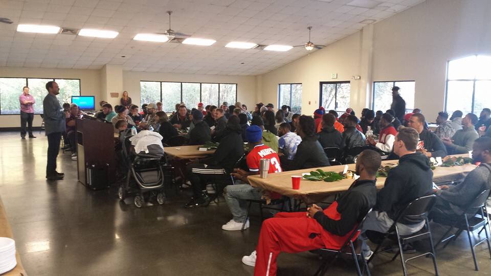 bgillilandUWA's tweet photo. Livingston showed out for our Tiger Family Thanksgiving Meal. Thank you everyone that had a hand it making this special meal possible! Great memories being made! #Thankful @uwa_football #LeaveNoDoubt #Brotherhood https://t.co/8C1pXM34Mo