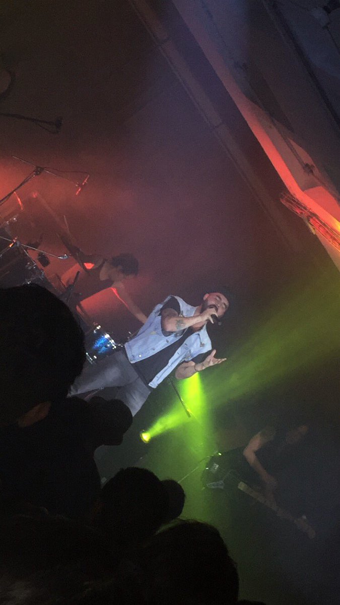 mayiitamoreno's tweet photo. @thehalleffect Vaya sorpresa 😏❤️ #Thehalleffect 🤟🏻👅 Larga vida al rock&roll ... https://t.co/pYW0OWDzdO
