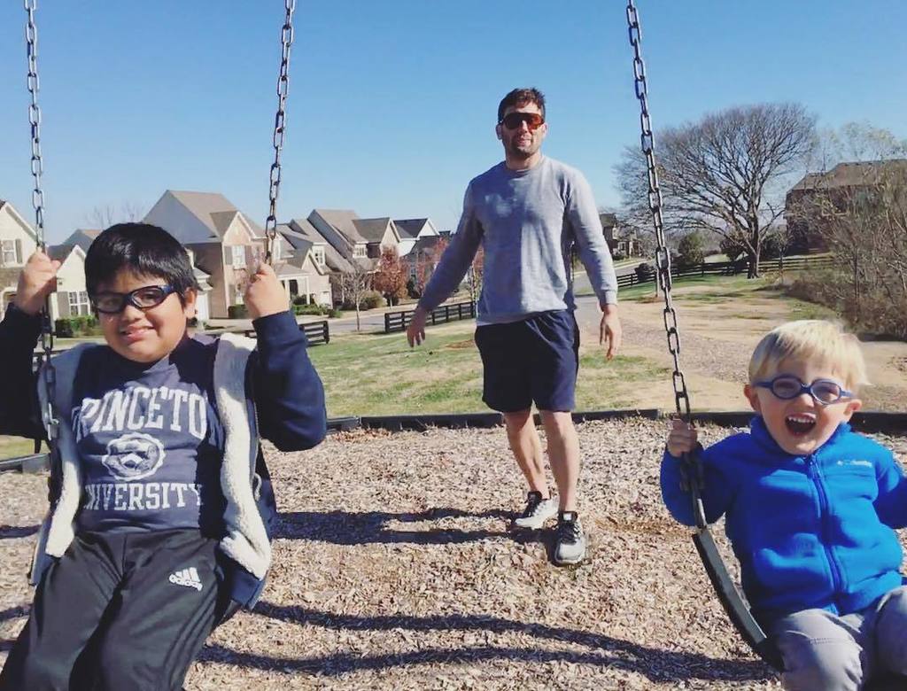 JonathanPears's tweet photo. Thanksgiving swings. #johnhayesandtheunclebubs https://t.co/5xMSXiCSWS https://t.co/YVvTeaf3na
