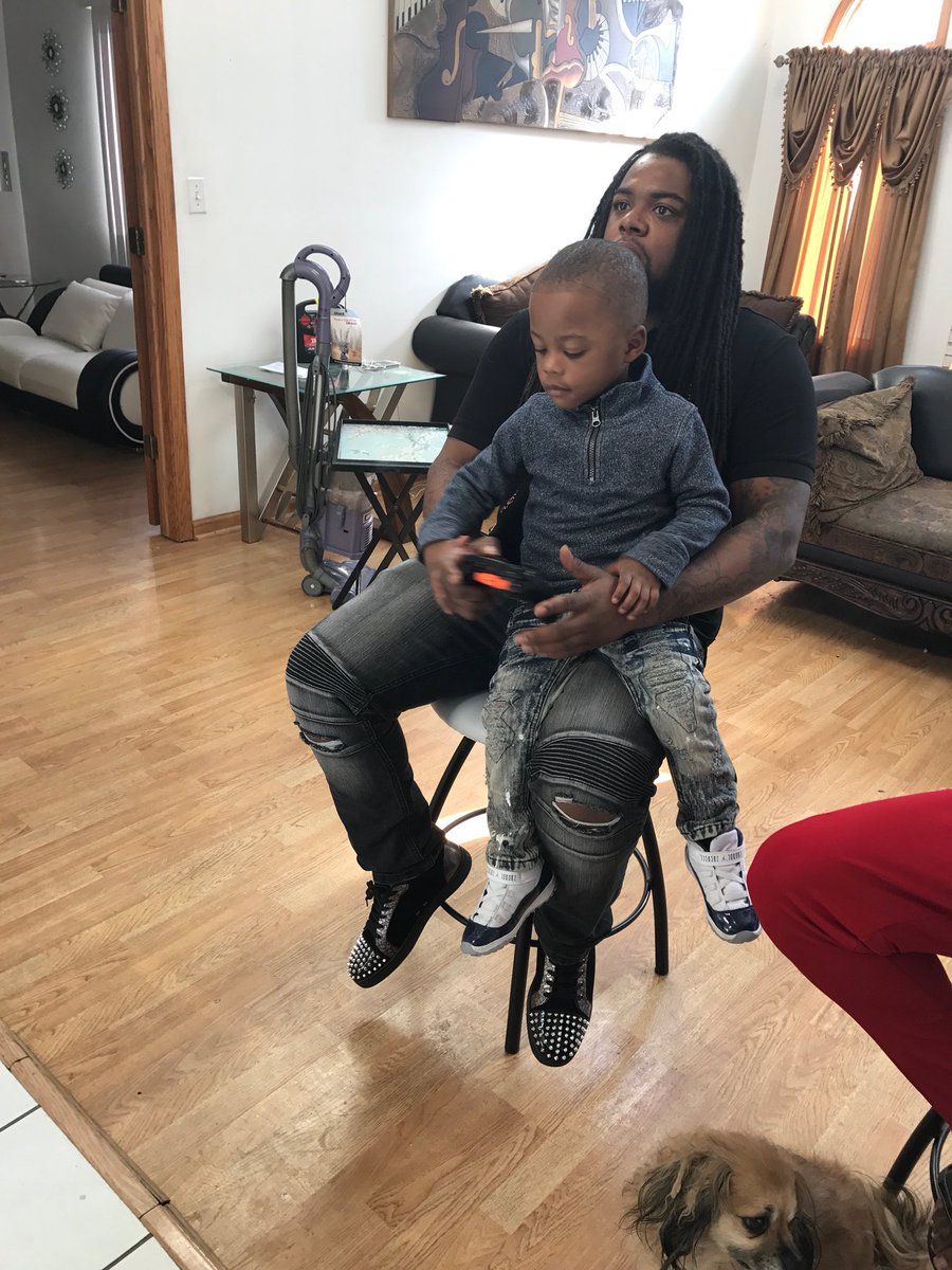 blessed_meechie's tweet photo. I️ thank god im not in a cell on this 🦃 Day I’m blessed to be here with my son👨‍👧 love this lil bad boy❤️ https://t.co/x7gxRoQJbn