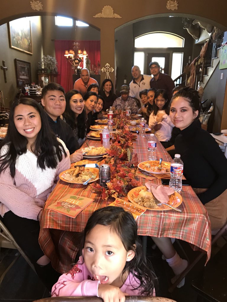 MeganLastraCruz's tweet photo. HAPPY THANKSGIVING FROM MY FAMILY TO YOURS 🤗💕 https://t.co/GORNPAqjdw