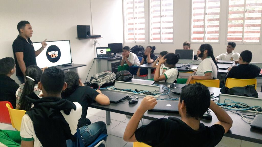 yosoyjhadercano's tweet photo. En el @PVDplusINEM implementamos una estrategia  que busca integrar la educación con las herramientas audiovisuales a través de @INEMITAV. Así estamos construyendo una #MonteríaInteligente https://t.co/lKvq3vT3sQ