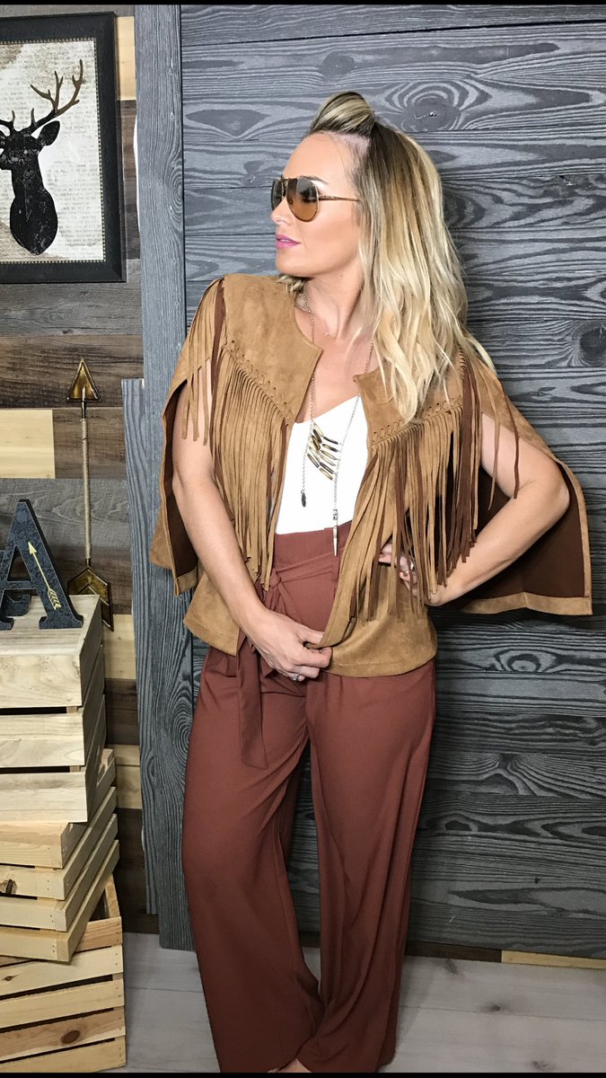 BrookeAndArrow's tweet photo. Our BLACK FRIDAY SALE has started!!!! Use discount code THANKFUL17 at checkout for 25% OFF ABSOLUTELY EVERYTHING on https://t.co/PKRjoafwHm https://t.co/0YbJM6yI3I