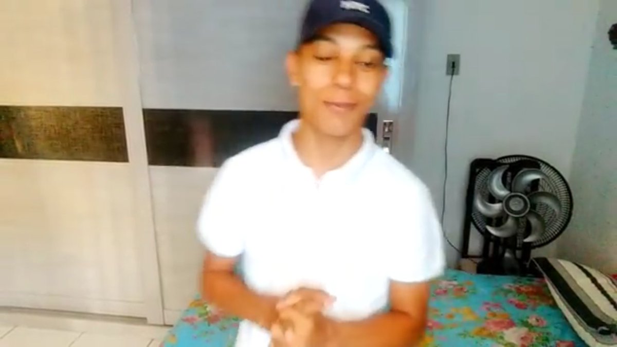 ViTaO_YT's tweet photo. És Que 2/10 passa por vc 

@LesmaChapada 
@GWarriors_ https://t.co/ZBTrvixdCo