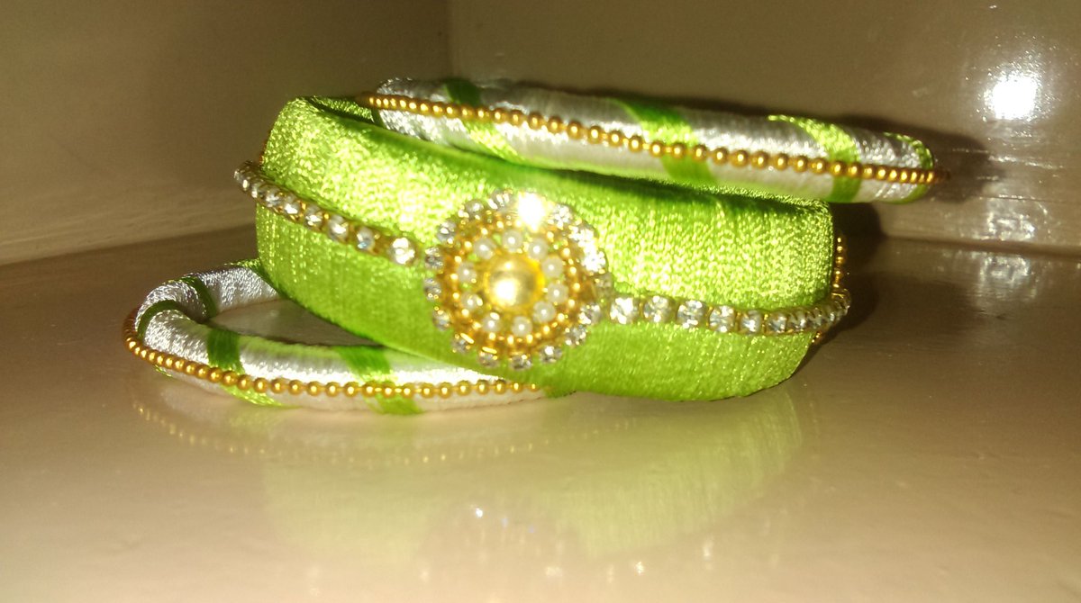 mals257's tweet photo. My wrk for myself 😊😊😊 lv this clr😍😍😍 #festmode #bangles #silkthread https://t.co/KuP2EiDE28
