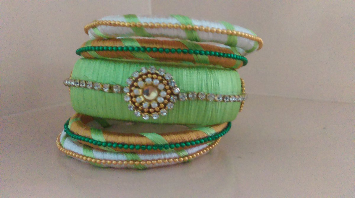 mals257's tweet photo. My wrk for myself 😊😊😊 lv this clr😍😍😍 #festmode #bangles #silkthread https://t.co/KuP2EiDE28