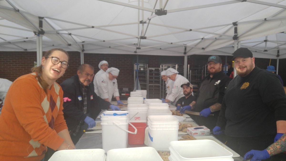 margebern's tweet photo. Giving thanks for Lane CC students and staff for helping at the Whit Community Dinner! https://t.co/BLnkK39pzG