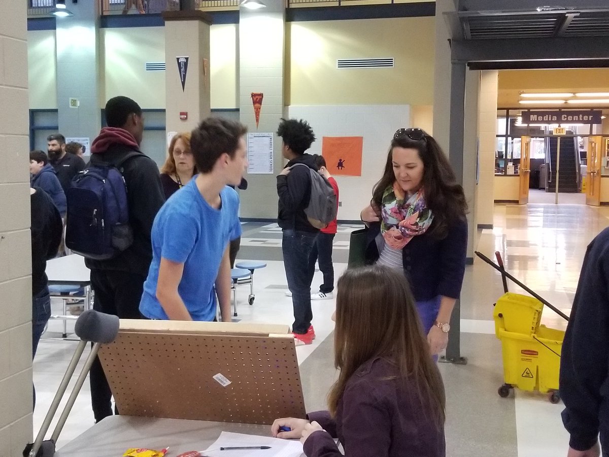 WarhillHigh's tweet image. Parents visit Pathways demonstration. @jdcarroll91 @WJCCteachnlearn #learningHack #WHStwittertuesday
