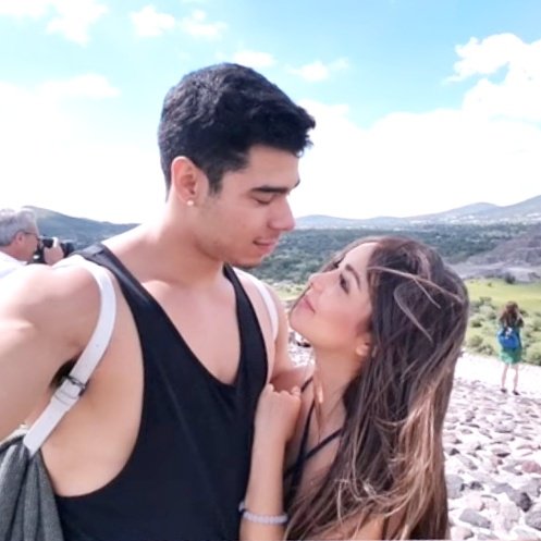 CaelikersClub's tweet photo. @CaELiKe &amp; @ElChamoSalas Hermosos que son los Amamos #FamiliaChameli #FamiliaCaelike https://t.co/nSTUQveDJS