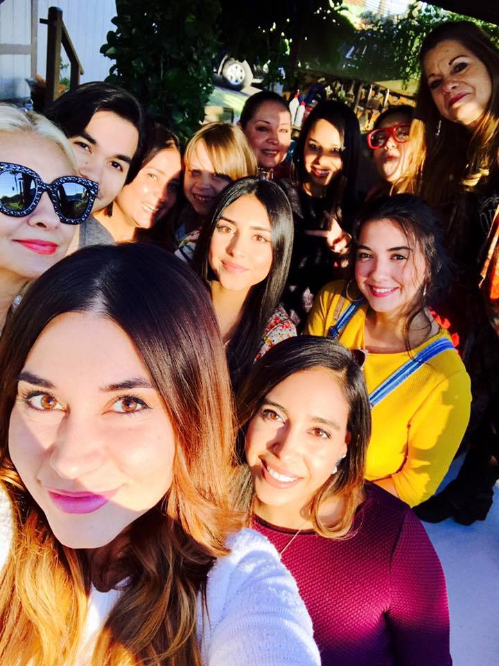 iRayRayC's tweet photo. My mom taking a selfie with the fam 🤙🏻 https://t.co/RVqcoifE0V