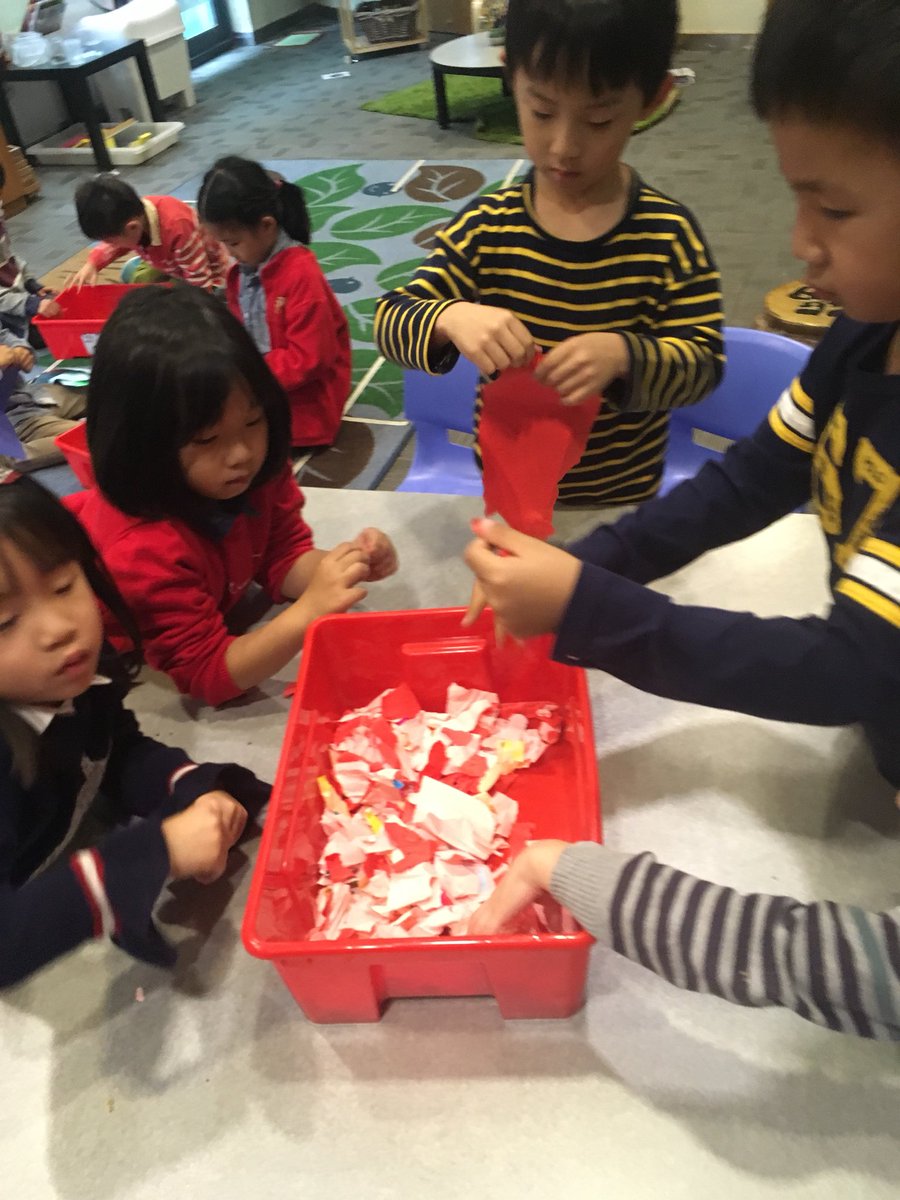 NErlendson's tweet photo. Learned the paper making process so we can use the paper from our recycling center to make new paper for our class to use! #sisrocks #issedu #thisiskgplay https://t.co/vQRwovByhj