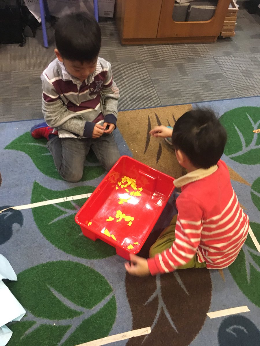NErlendson's tweet photo. Learned the paper making process so we can use the paper from our recycling center to make new paper for our class to use! #sisrocks #issedu #thisiskgplay https://t.co/vQRwovByhj