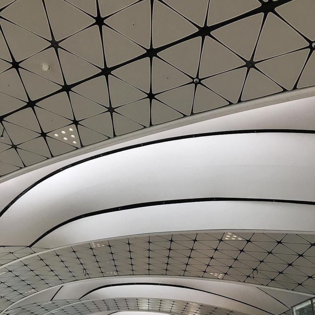 dalepeter's tweet photo. Departure Gate Ceiling. #hongkong #airport #hongkonginternationalairport #architecture #travel #dalepeterphotography #dalepeter #iphone #iphonography https://t.co/Q0JyuWMERg https://t.co/zD7PtsVQIJ