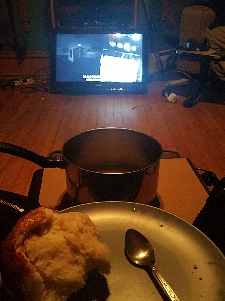 beelzebullshit's tweet photo. Enjoying Thanksgiving night by myself in my big spooky house watching #GhostAdventures https://t.co/Qt28lYFUmx