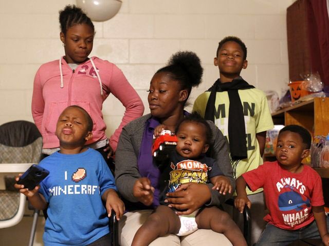 one2onetx's tweet photo. After battling addiction, this mom has her family back for the holidays. “‘It’s a disease,’ Robinson explains. Her voice is soft and articulate. ‘I wish everybody could understand that.’” #disease #addiction #thanksgiving 
→ https://t.co/3X7twlXDRq https://t.co/IGHcncIh1f