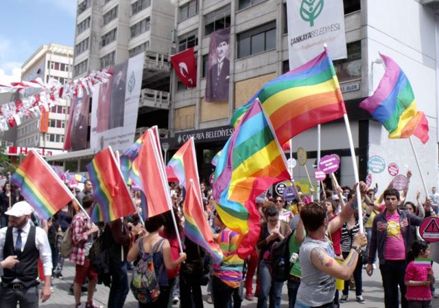 zonagayweb's tweet photo. #Turquía: Se #prohíben todos los #EventosLGBT por seguridad 😱 #zonagay #gay #pride #lgtb #noticiaslgbt #noticiasgays ➡️https://t.co/6LDxW3JRhI https://t.co/5eiBW9qien