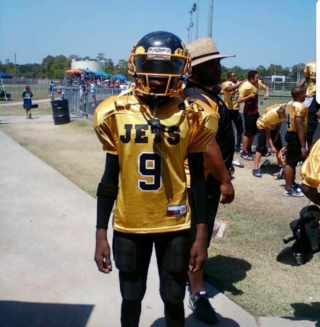 Shark5Dad's tweet photo. DJ Formerly Known as lil breezy, led the Klien Jets to Back 2 Back super bowls as there starting QB... yes I said QB Jack of all trades. @D_JAMISON5 @Shark5momma #SwaggOut https://t.co/bwh8Hcwrp2