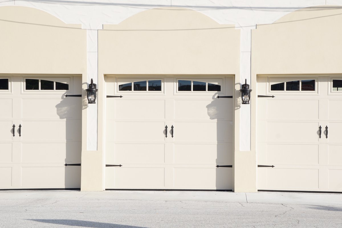 EBLPhotography's tweet photo. Which door to pick!  #doors #stuart #Door https://t.co/UnKuLm3k9a