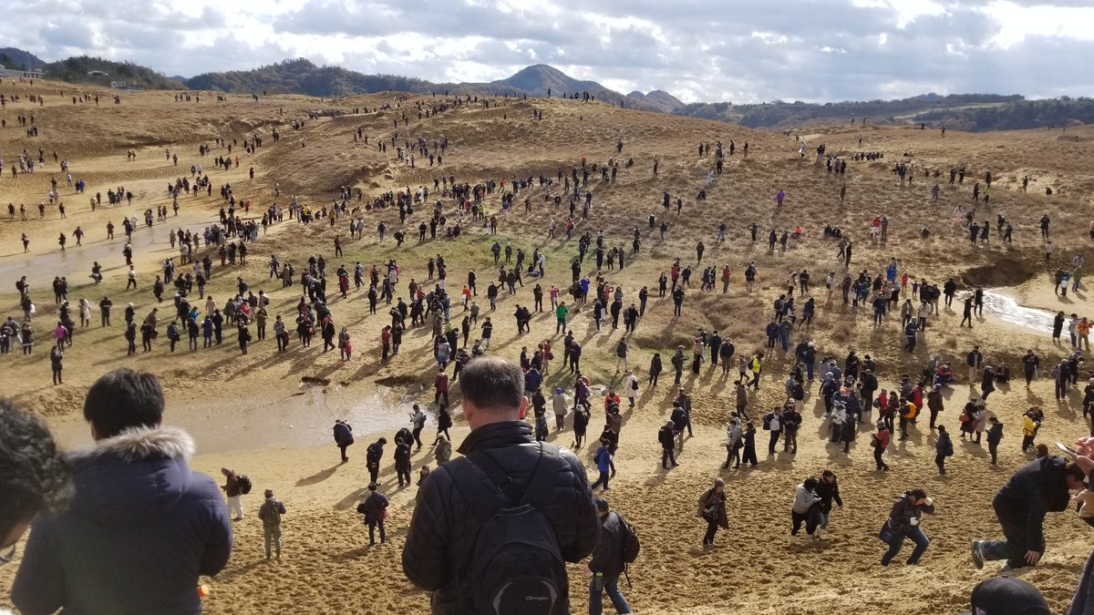 鳥取砂丘のポケモンgoコラボイベントが経済効果十数億円の大成功 人集まりすぎてて アイオニオン ヘタイロイ Pubg新マップ の声 Togetter