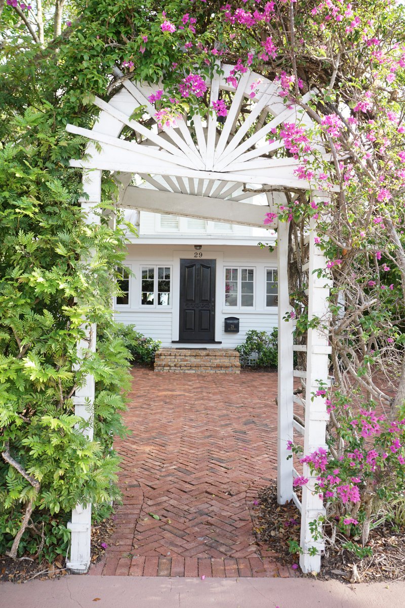 EBLPhotography's tweet photo. Pathways #door #doors #stuart #florida https://t.co/NUuD16jE49