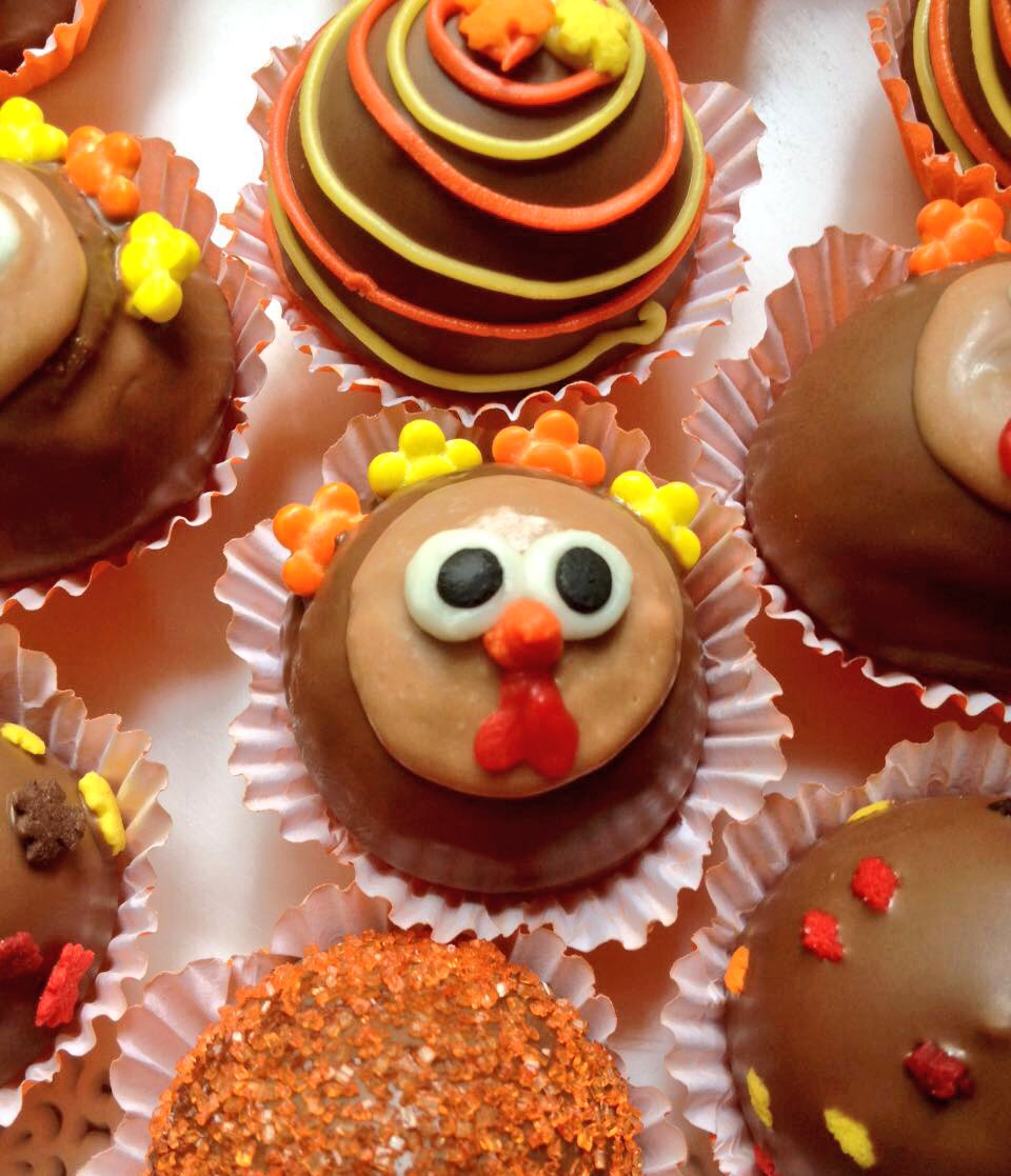 CakePopsPGH's tweet photo. Happy #Thanksgiving #Pittsburgh #pgheats 😉 https://t.co/qRe0YBmtgL