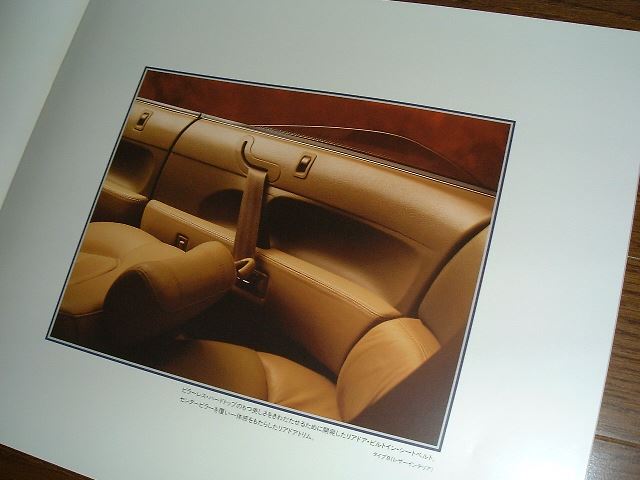 レトロカー紹介bot マツダ ペルソナ 19 インテリアイズム というコピーを掲げ生産された4ドアピラーレス車 ラウンジソファのようなリアシート カタログでも外装より先に内装写真を掲載する等々こだわりが凄い 実車 中古車共に超希少 T