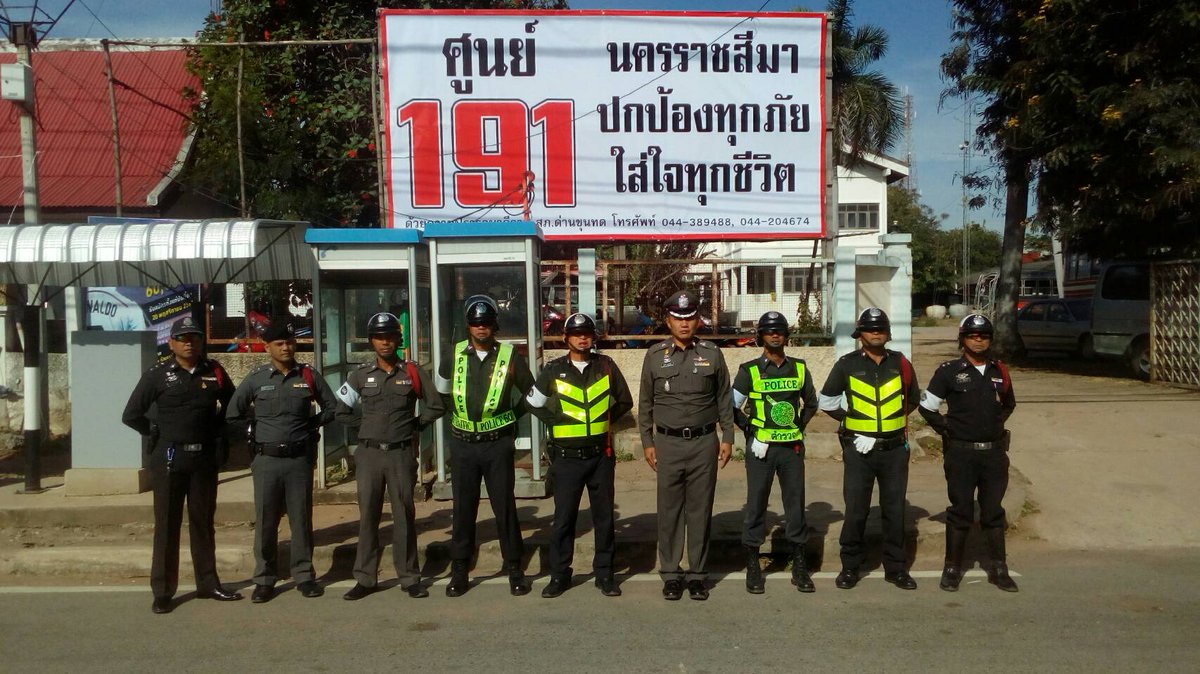 police_dkt's tweet photo. ตำรวจด่านขุนทด ปกป้องทุกภัย ใส่ใจทุกชีวิต 
พ.ต.อ.เสกสรร  บุญยรัชนิกร  ผกก. สภ. ด่านขุนทด  ตรวจความพร้อมป้าย 191 เพื่อให้บริการบริการประชาชน
ฝ่ายประชาสัมพันธ์สภด่านขุนทด 24/11/2560
#ตำรวจภาค3 
#ตำรวจโคราช 
#ตำรวจด่านขุนทด https://t.co/wqyFAO5ti5 https://t.co/0d1dLlN4jl