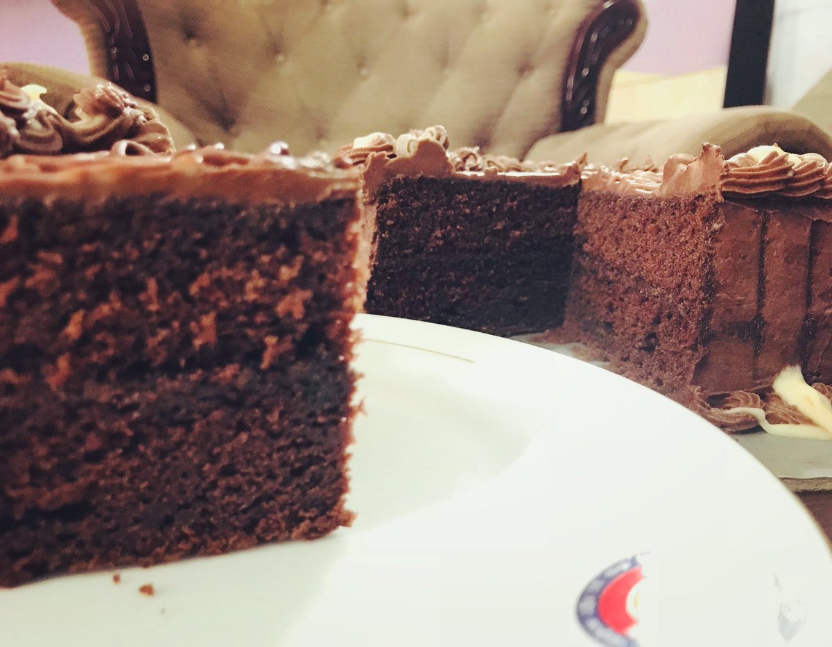 pasindum93's tweet photo. Homemade 🍰 + 🍫 = 😋 #homemadecake #chocolatecake #chocolate #chocolatelover #cakedecorating #sweetfood #sweetlover #icingcake #birthdaycake #homemadebymom #foodphotography #foodlover #tasty #foodie #iphonephotography https://t.co/dC7f5i4lJt
