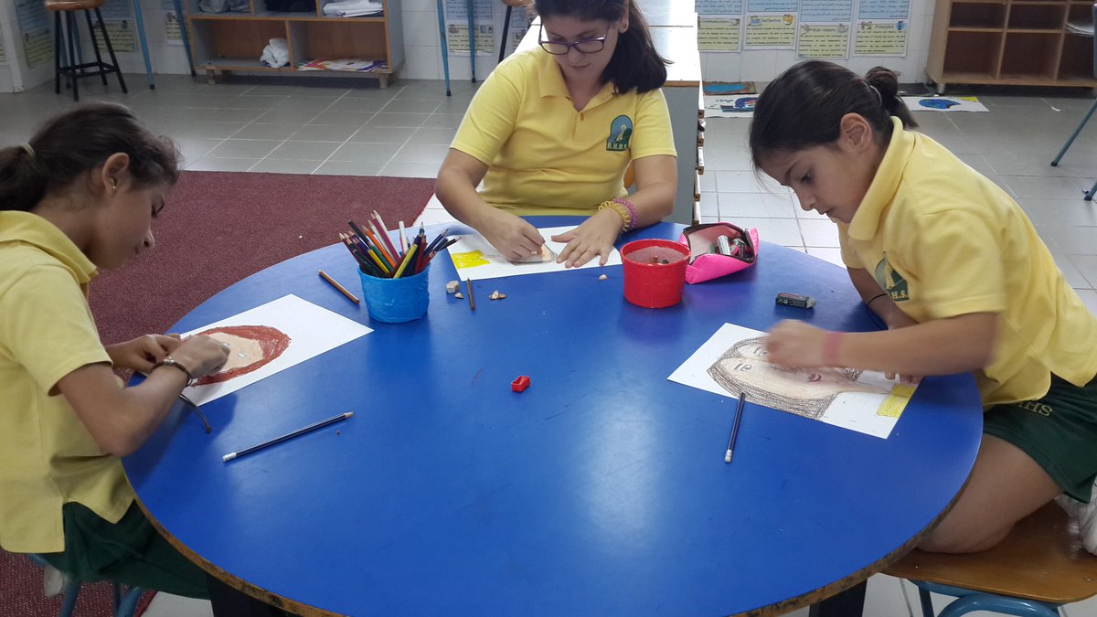 safaabadih's tweet image. Our artists exploring their faces and personalities through painting self-portraits #Self_Esteem #Self_Image #Self_Confidence @Hhhsinfo