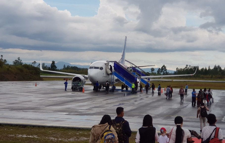 Presiden Jokowi Resmikan Bandara Silangit Internasional etnikom.com/presiden-jokow…
