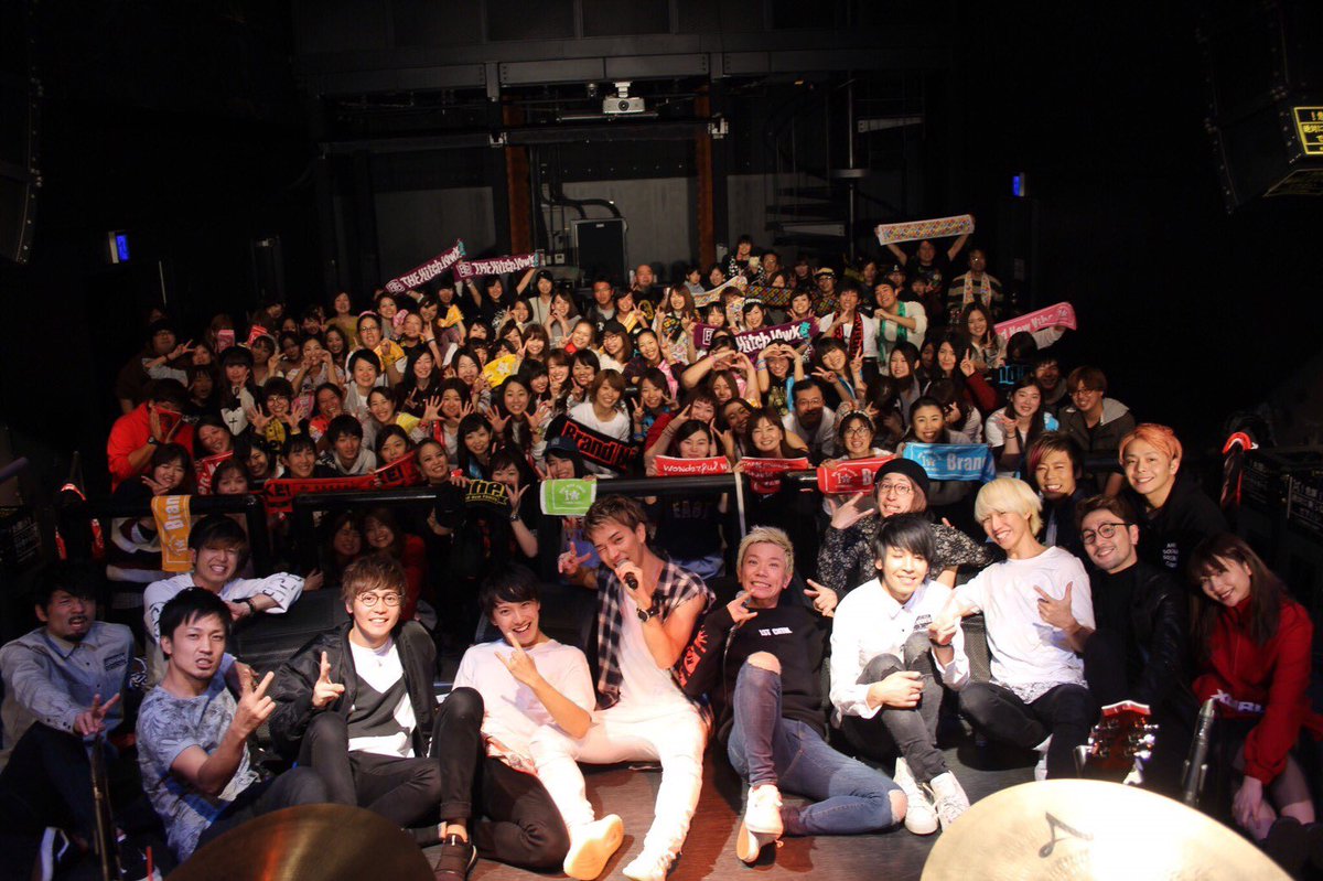 over_tt_staff's tweet photo. 昨日は、阿倍野ROCKTOWNで、BrandNewVibeさんとTHEHitchLowkeさんと同じステージに立たせて頂きました！ありがとうございました！
OverTheTopこの後のライブは12/10のワンマンです！それまで力蓄えます！チケットはこちらから！まだの方は是非！

↓

https://t.co/9fnLLqDCxD https://t.co/v9VTcIJee8