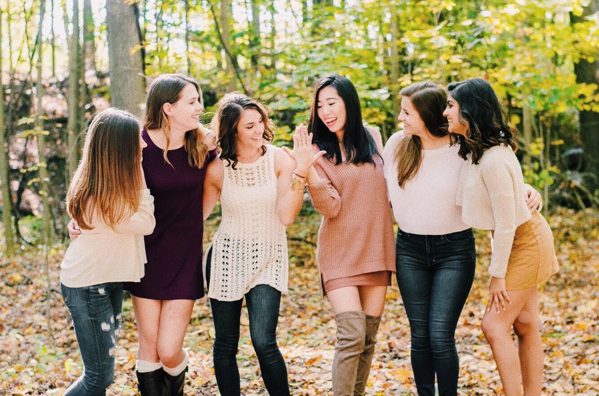 CWRUAlphaPhi's tweet photo. Feeling grateful and thankful for everyday we get to call these gems our sisters! Happy Thanksgiving from our home away from home to yours 🦃✨ #ThankfulForAlphaPhi #CLEPhis https://t.co/jZmMfcwAUf