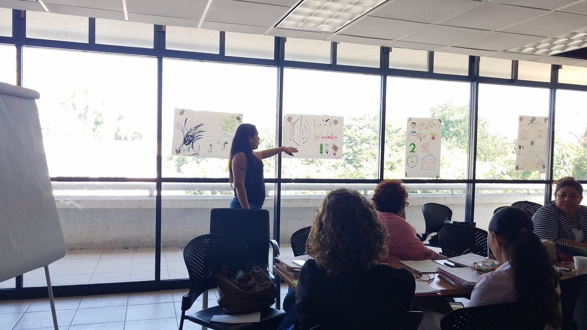 teinny_3's tweet photo. "Taller de lecto-escritura en el nivel preescolar" Gracias maestra @dalilacs4 por buscar estrategias para la capacitación de las docentes. Siempre en pro de la calidad educativa #AtpZ75 #SupervisiónEfectiva #equipo÷zonas 💪 https://t.co/ZJx6N7h5yz