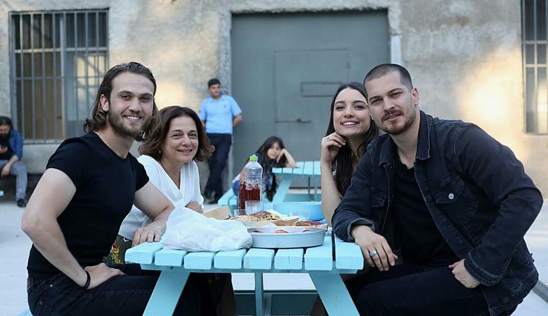 MiiichuLiss's tweet photo. Como voy a extrañar verla en la tele todos los días, Icerde es lo mejor que he visto en la pantalla chica en años , incluyendo muchas series de las que soy fan, solo debo decir que me siento afortunada de haber dando con ella en sus caps originale y en mega  #icerdeporsiempre https://t.co/XW5ce8MQgJ