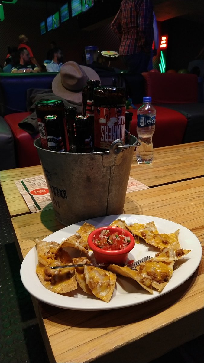 elpaella's tweet photo. Calentando motores antes de mis chuzas 😋🍻 #KeepOnBowling https://t.co/p8R9PozP9F