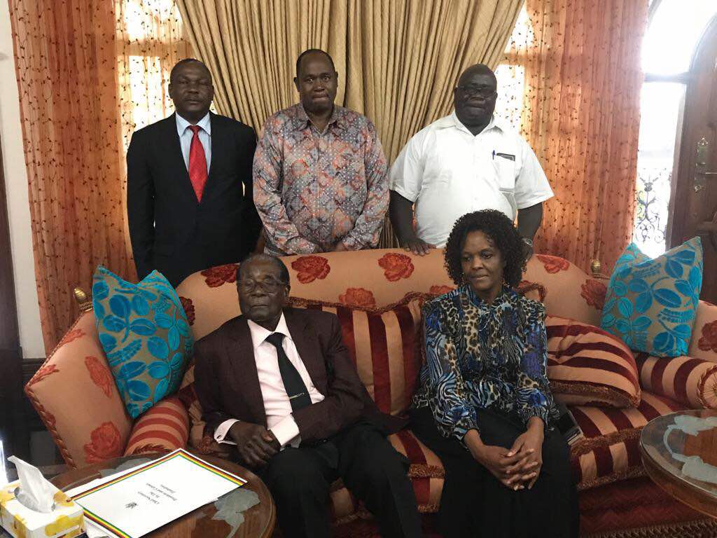 ProcessDigtal's tweet photo. Lastest photo of #mugambe not president with wife without gold chain and make up is a lesson to others #PhotoPhridayOnKISS https://t.co/bjTrQ7pSnJ