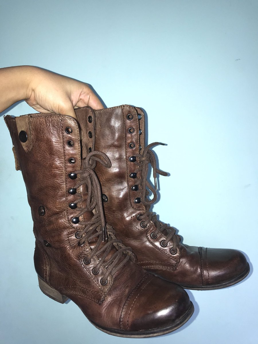 OhQuana's tweet photo. Mom was able to find a kick ass boots for only ₱200.00 and came so close from what I sent from google. #LitMom #BaguioUkay #QueenofUkay https://t.co/K38jePxgvQ