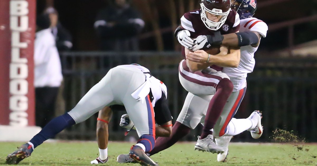 coshtribune's tweet photo. Mississippi State QB Nick Fitzgerald leaves Egg Bowl with gruesome leg injury https://t.co/nSNiMqRvgo https://t.co/UrVS7f4cGz