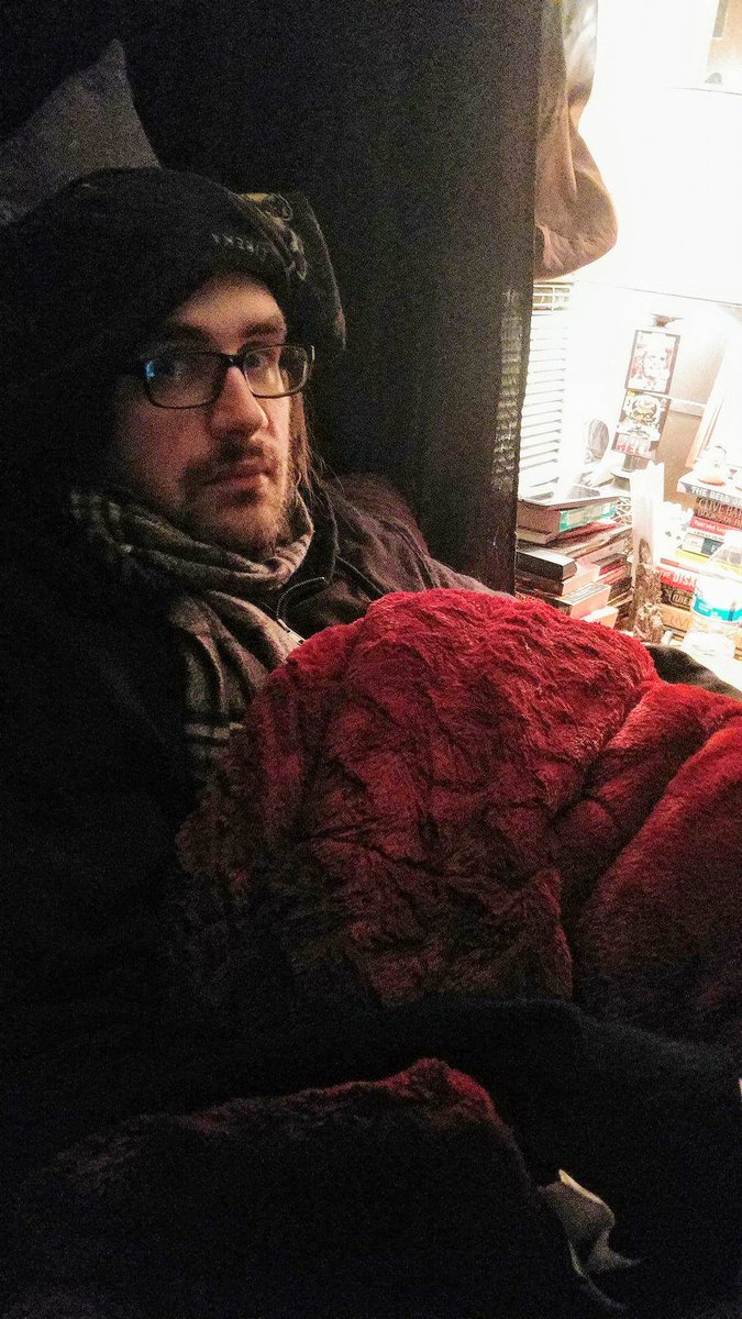 Manomatul's tweet photo. After shower blanket burrito. I'm cold. ❄ #winterbathing https://t.co/Svig1r1QfF