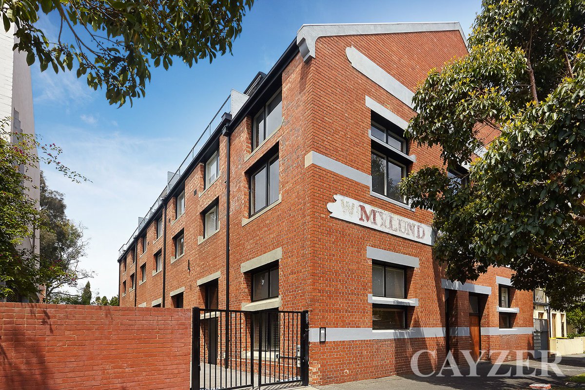 CayzerRE's tweet photo. 15/287 Bank Street, South Melbourne
TWO LEVEL WAREHOUSE STYLE APARTMENT
AUCTION: Saturday 2 December at 2pm
AGENT: Michael Szulc  0417 122 809 https://t.co/E46zh23S9C