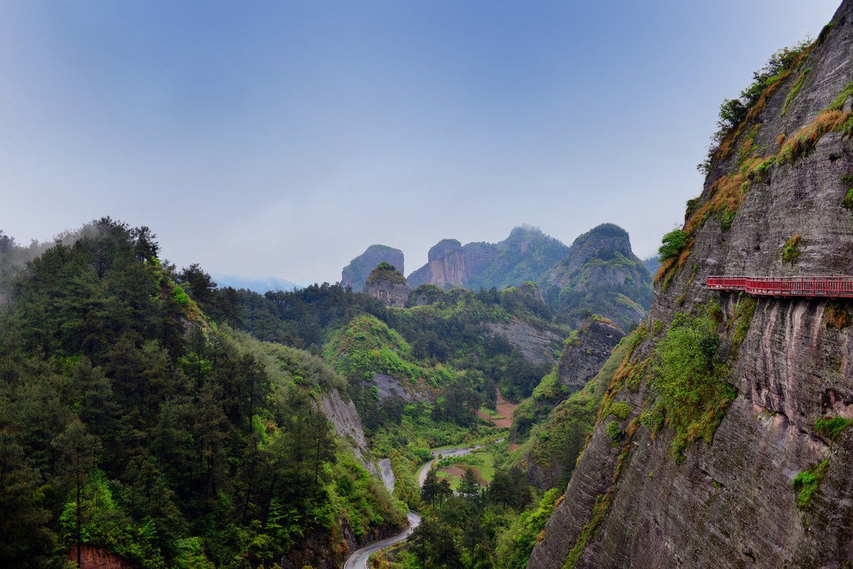 Tour_Hunan's tweet photo. “Own only what you can always carry with you: know languages, know countries, know people. Let your memory be your travel bag.” ---- Aleksandr Solzhenitsyn #TourHunan #Zhangjiajie https://t.co/3LoAZN4He0