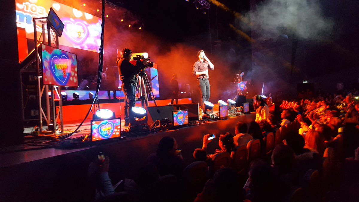 amor1033's tweet photo. ¡La locura! 😍😍 @yahirmusic nos hizo vibrar en el escenario de #ConTodoAmor https://t.co/wa2vhwDuMU